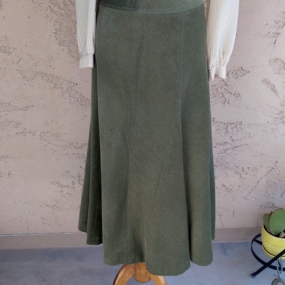 Vintage Bloomingdale's Green Corduroy Midi Skirt - Picture 6 of 8